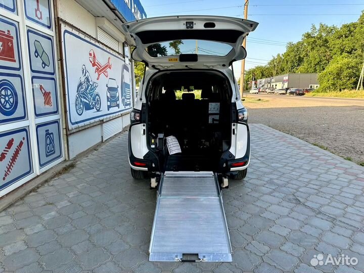 Toyota Sienta 1.5 CVT, 2019, 132 000 км
