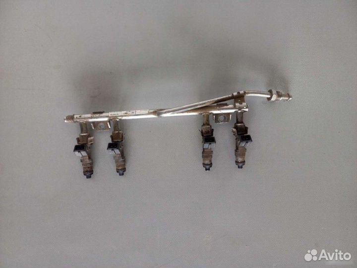 Топливная рампа с форсунками Лада Калина хэтчбэк 8