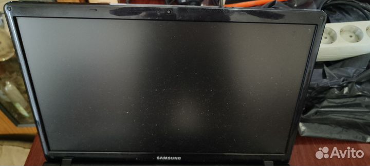 Samsung np300e5x