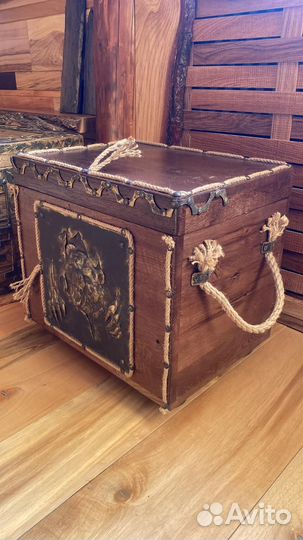 Сундук деревянный