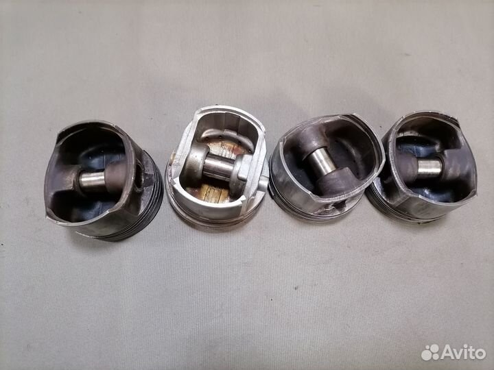 Поршень Volkswagen Golf 1.4 AEX без шатуна