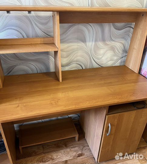 Письменный стол