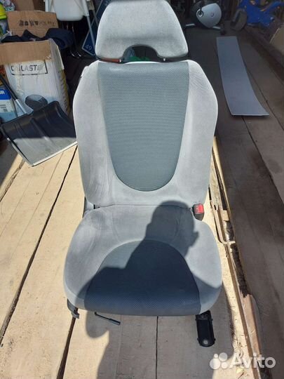 Honda FIT Переднее правое кресло