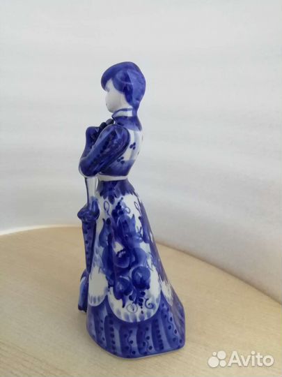 Статуэтка Дама с собачкой