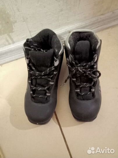 Лыжные ботинки