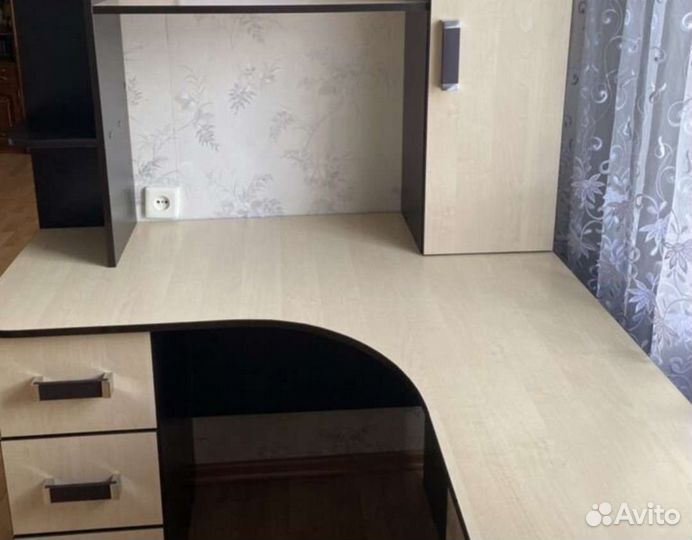 Угловой стол стенка и комод