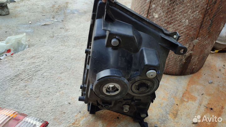 Фара Toyota Land Cruiser 100