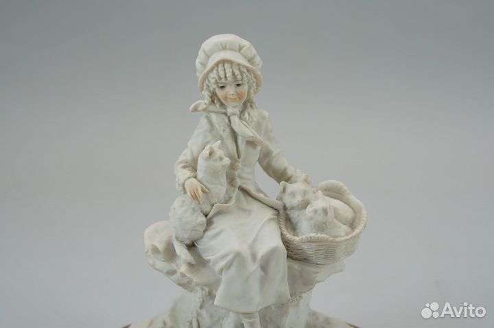 Статуэтка «Дама с кошками» Auro Belcari