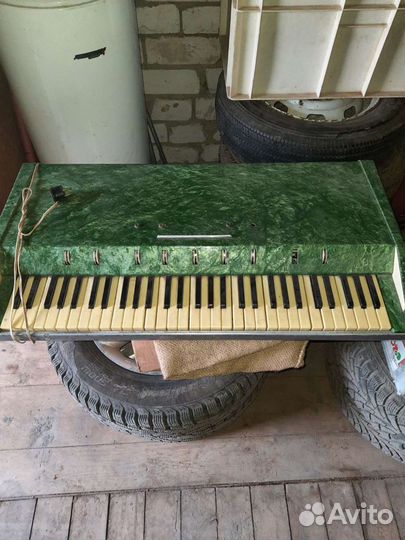 Продам синтезатор СССР