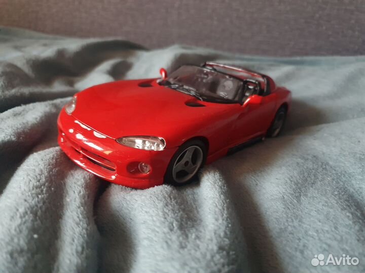 Модель Dodge Viper 1:18