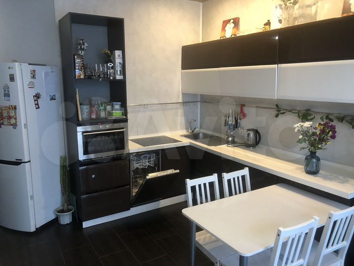2-к. квартира, 74 м², 1/4 эт.