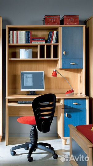 Стол письменный / компьютерный