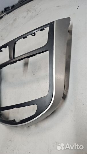 Рамка магнитолы Hyundai Solaris 1