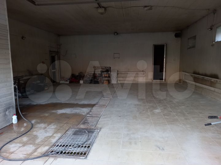 Машиноместо, > 30 м²