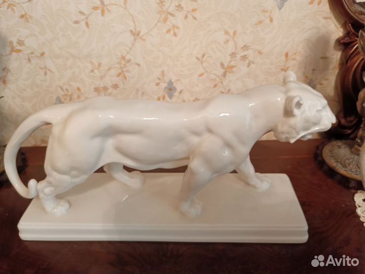 Статуэтка фарфоровая Тигр шагающий