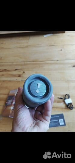 Музыкальная колонка jbl