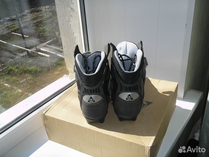 Продаю лыжные ботинки тиса