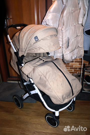 Всесезонная прогулочная коляска