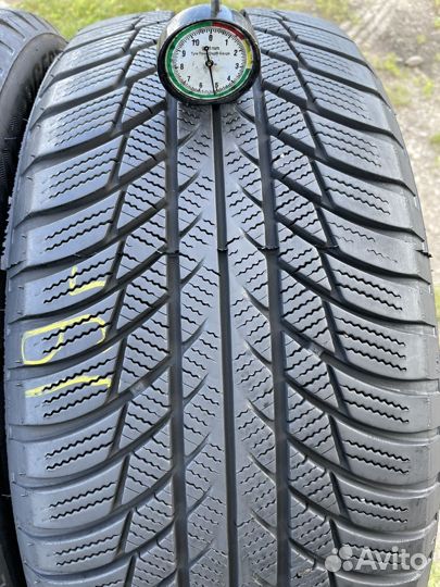 Bridgestone Blizzak LM-001 215/55 R17