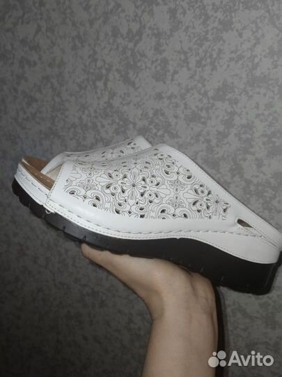 Шлепанцы женские 36 размер