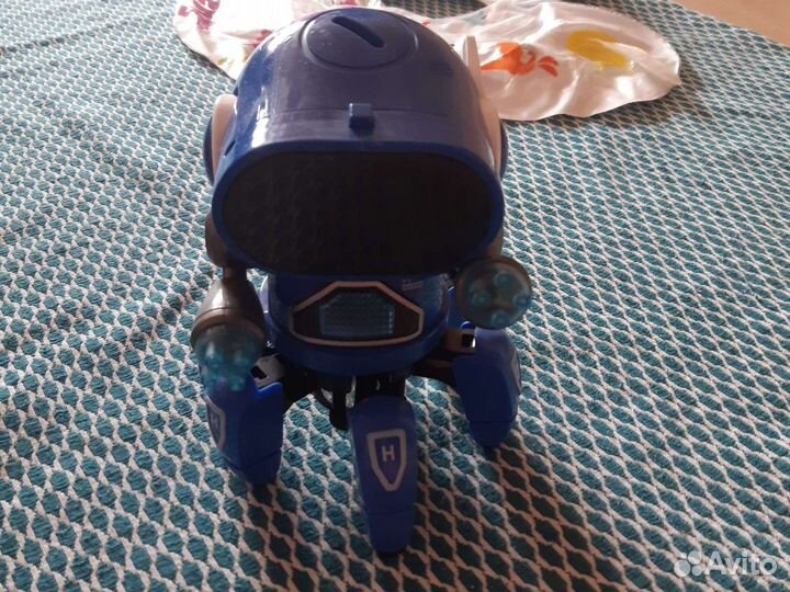 Танцующий робот