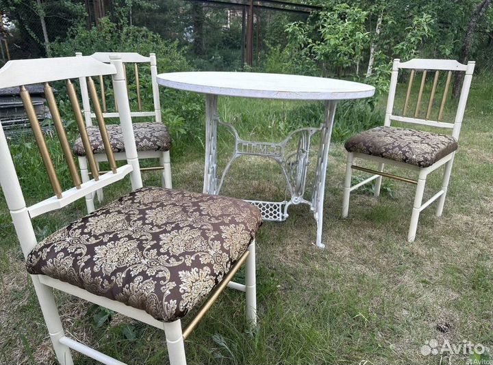 Стулья и стол