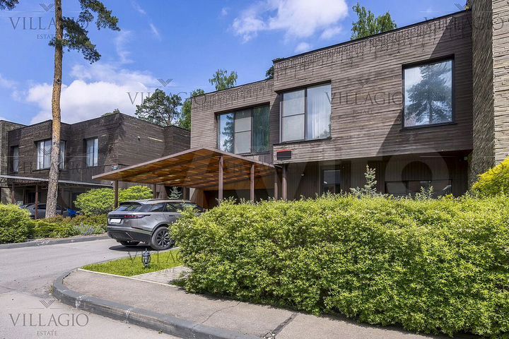 Дом 450 м² на участке 7 сот.