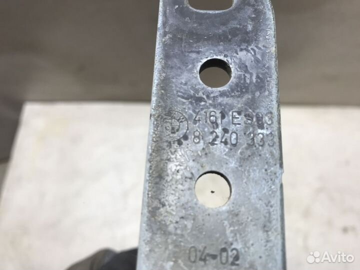 8240333 Петля капота левая бмв Е65