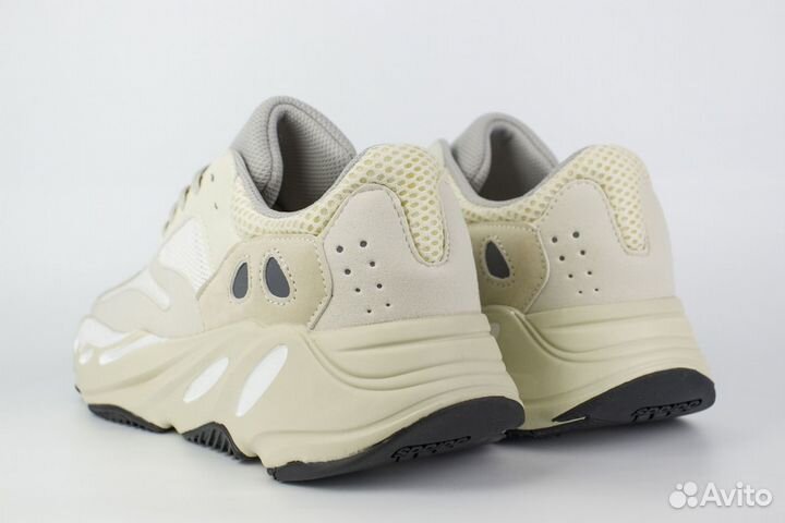 Кроссовки Adidas Yeezy Boost 700 v2 Analog new