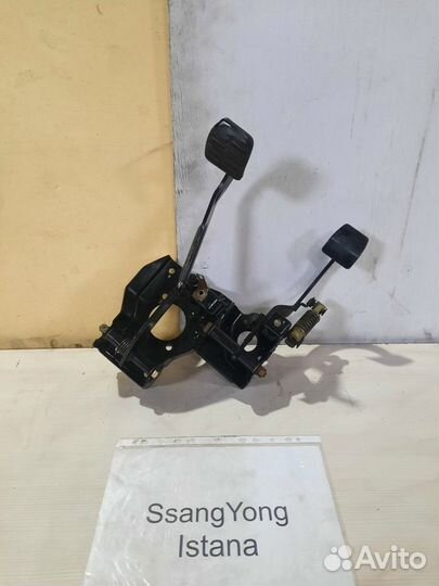 Узел педальный (блок педалей) Саньенг Истана, 2000