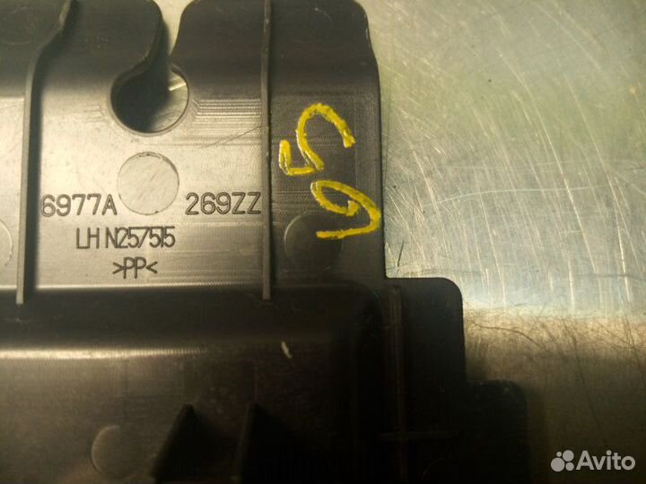 Заглушка сиденья задняя левая Mitsubishi Outlander