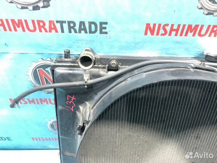 Радиатор охлаждения двигателя Mitsubishi Pajero