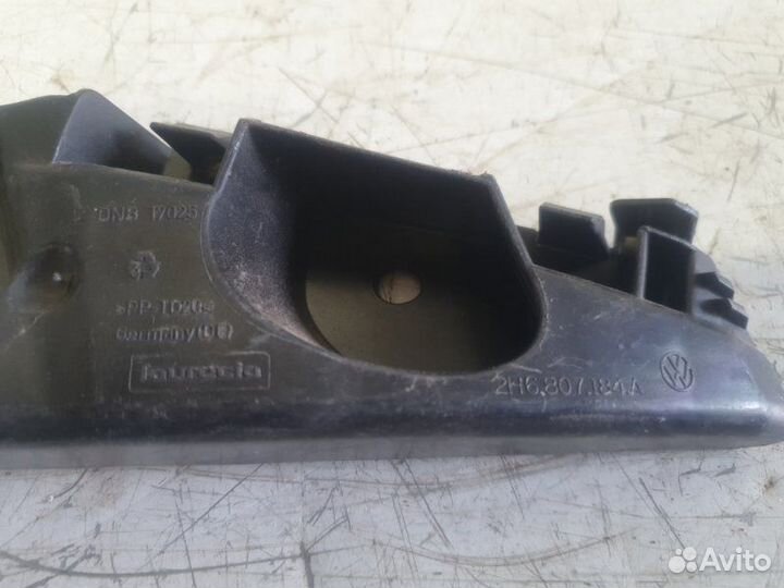 Кронштейн крепления бампера передний правый