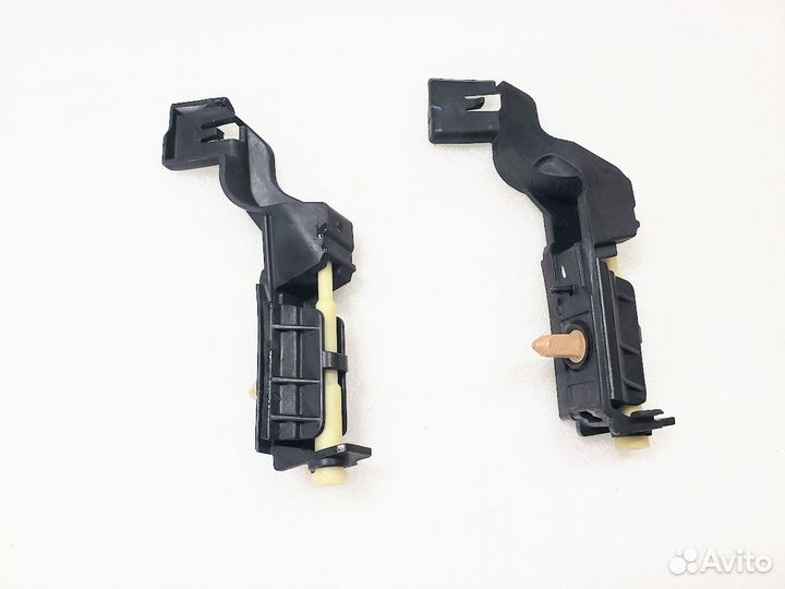 Направляющая заднего бампера Audi A4 В8