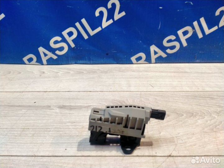 Замок капота Mercedes-Benz 212.054 E 300 212