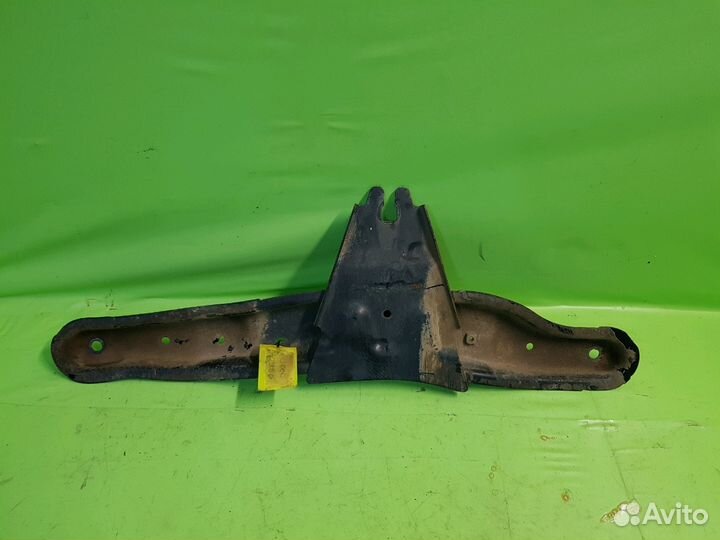 Передняя поперечина Рено Дастер