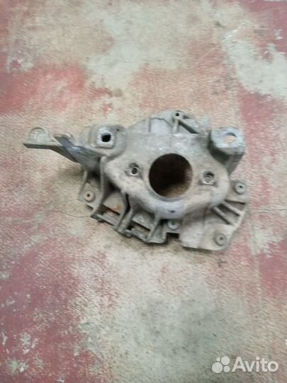 Кронштейн опоры кпп Renault Kangoo 1