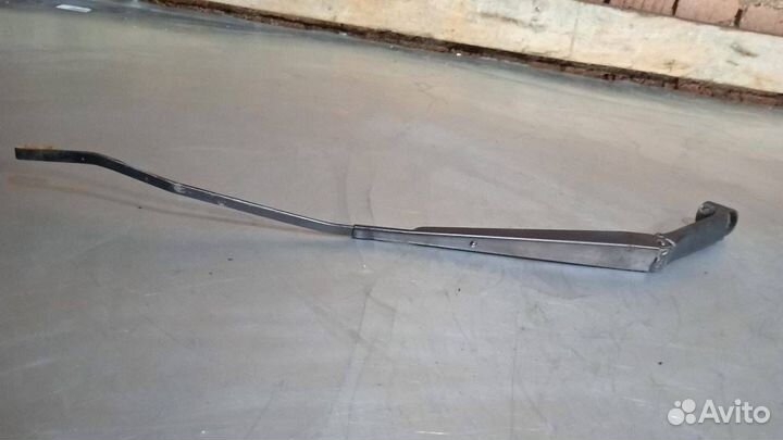 Поводок стеклоочистителя правый правой Mitsubishi