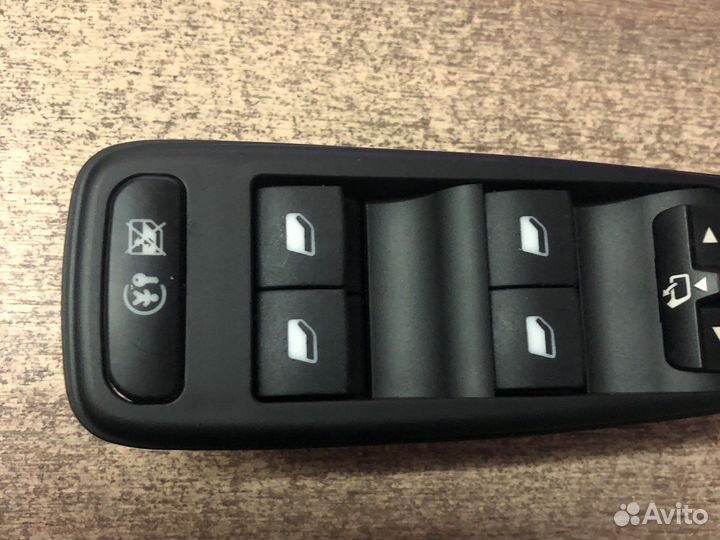 Кнопки стеклоподъемников Citroen C4