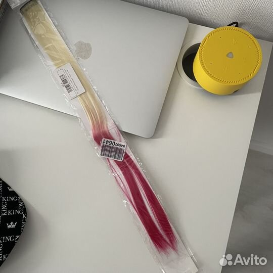 Канекалон на заколке