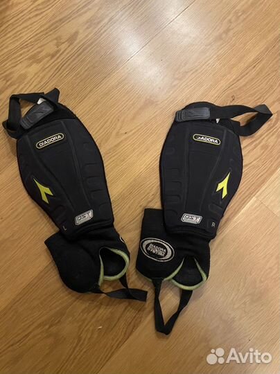 Щитки футбольные