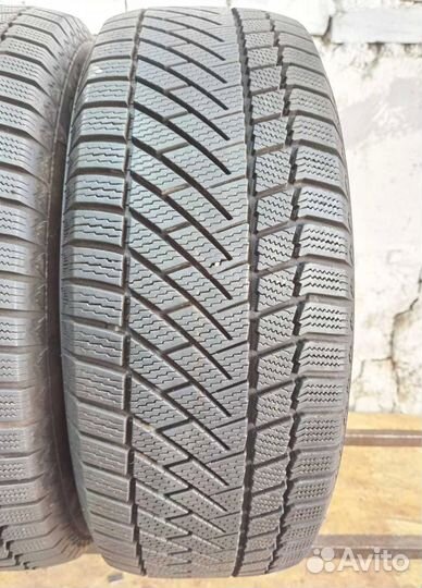 Continental ContiVikingContact 6 235/60 R17 97V