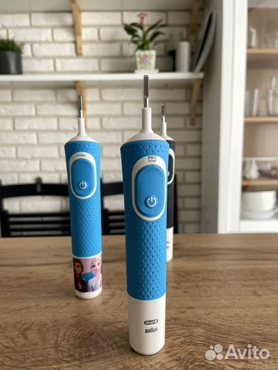 Электрическая зубная щетка oral b 3 штуки