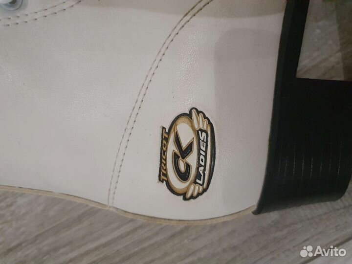 Коньки женские 40