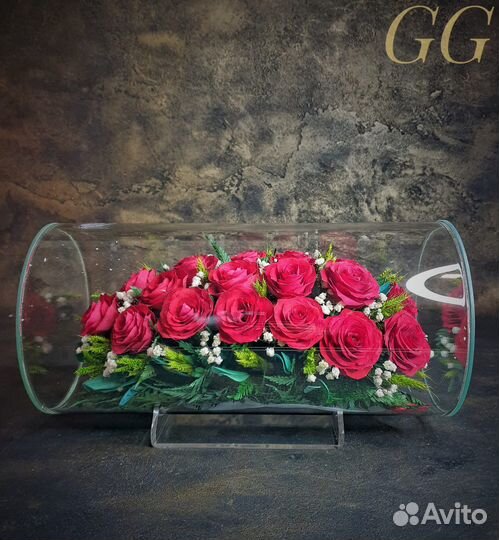 Цветы живые розы в колбе