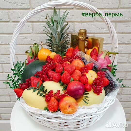 Корзина с экзотическими фруктами, подарок