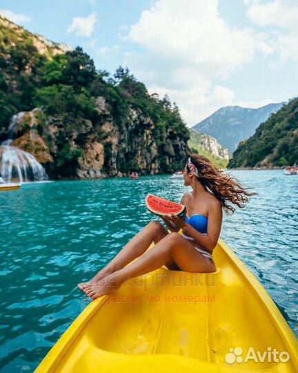 Картина по номерам 40x50 Девушка в купальнике на л