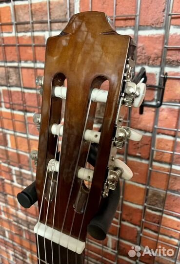 Классическая гитара + каподастр