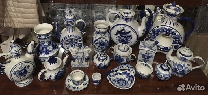 Набор изделий из фарфора Гжель