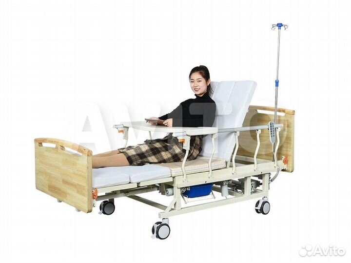 Медицинская кровать для лежачих больных туал+пульт